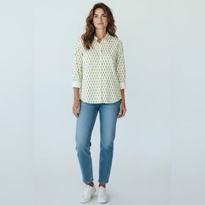 Foxcroft Wrinkle Free Button Up Shirt Women’s 14 Shaped White Pineapple Stretch